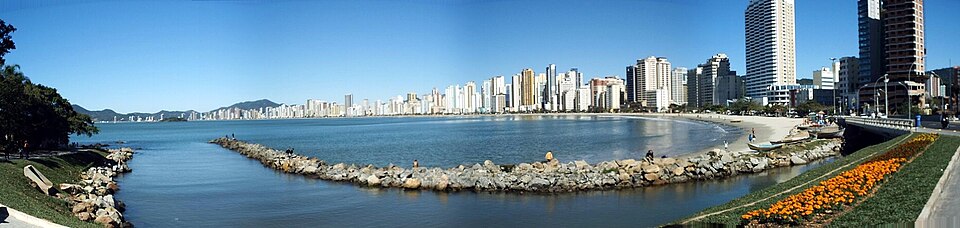 BalnearioCamboriuSkyline.jpg